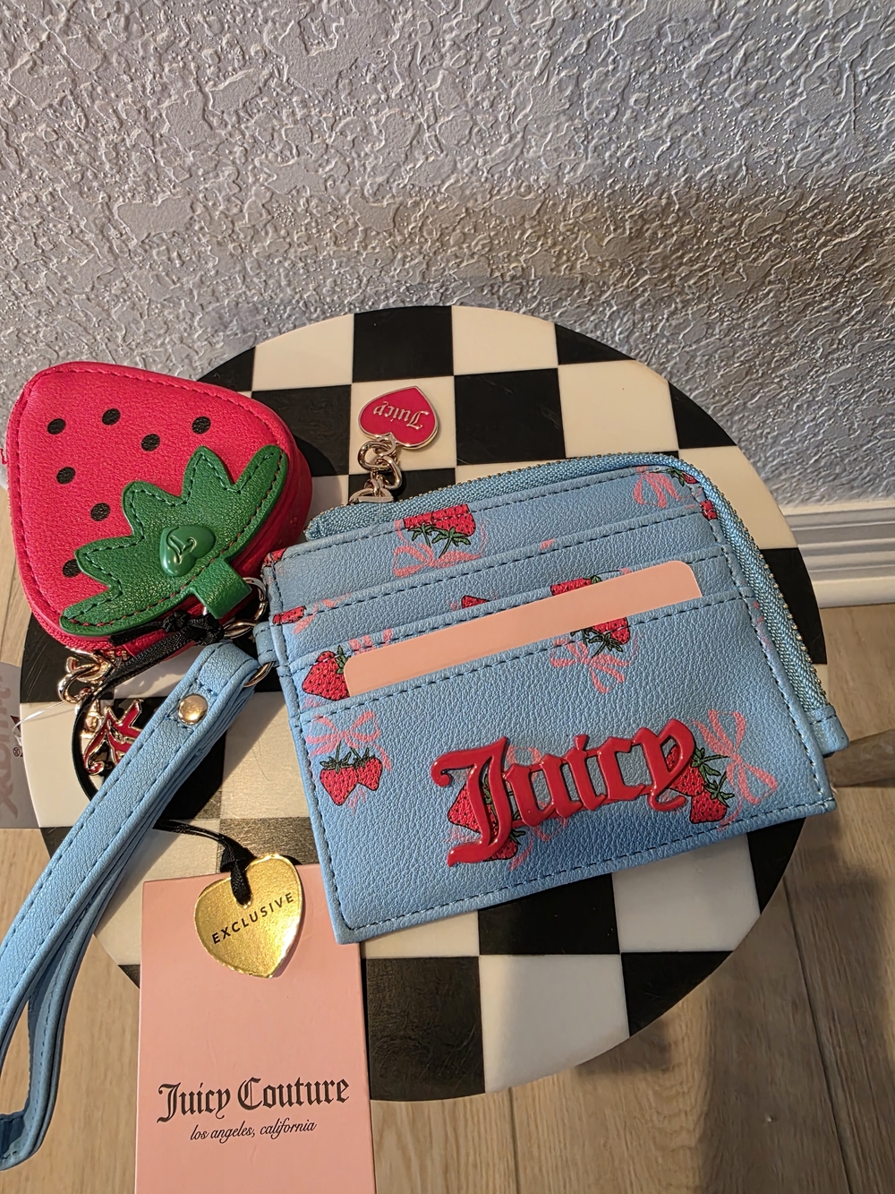 NWT Juicy Couture Sweet Strawberry L Zip Card Case Wristlet